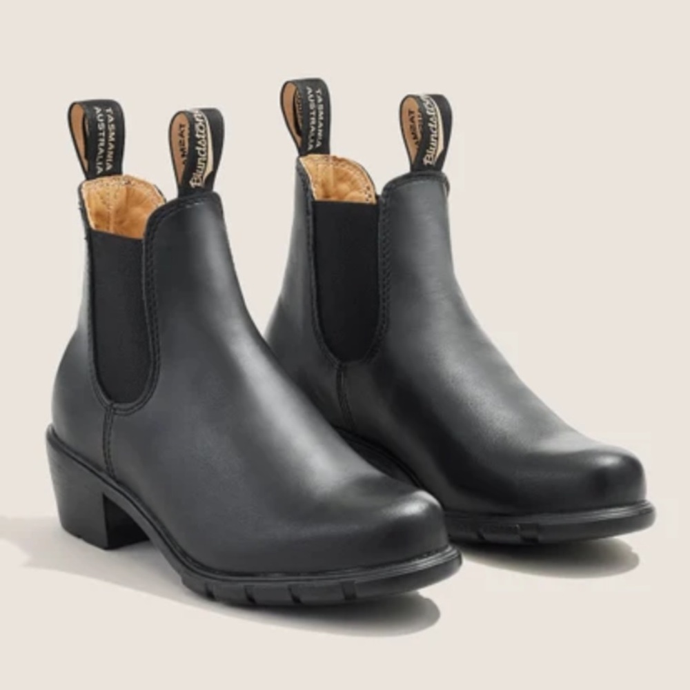 Blundstone black boots size 6.5